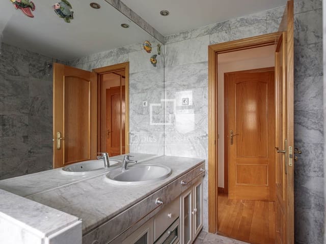 3 quarto Apartamento para arrendar em Majadahonda com piscina garagem - 2 300 € (Ref: 9759597)