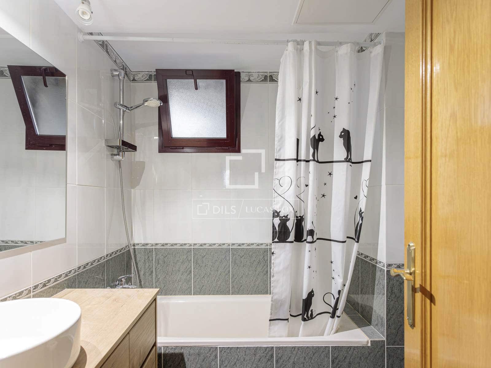 3 bedroom Apartment for rent in Majadahonda with pool garage - € 2,300 (Ref: 9759597)