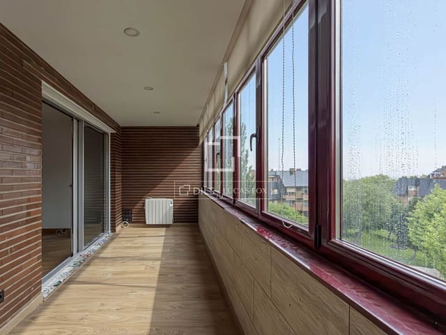 3 quarto Apartamento para arrendar em Majadahonda com piscina garagem - 2 300 € (Ref: 9759597)