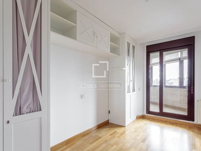 3 quarto Apartamento para arrendar em Majadahonda com piscina garagem - 2 300 € (Ref: 9759597)