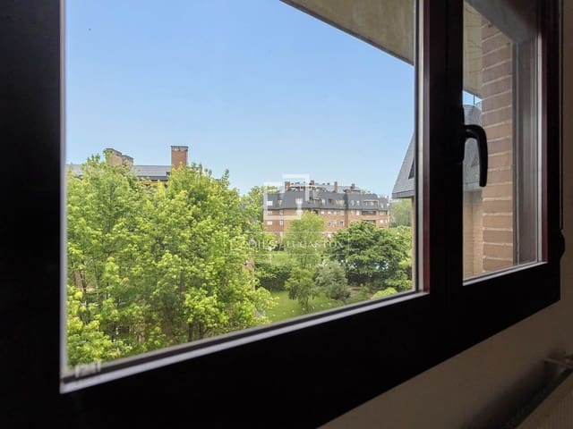 3 quarto Apartamento para arrendar em Majadahonda com piscina garagem - 2 300 € (Ref: 9759597)