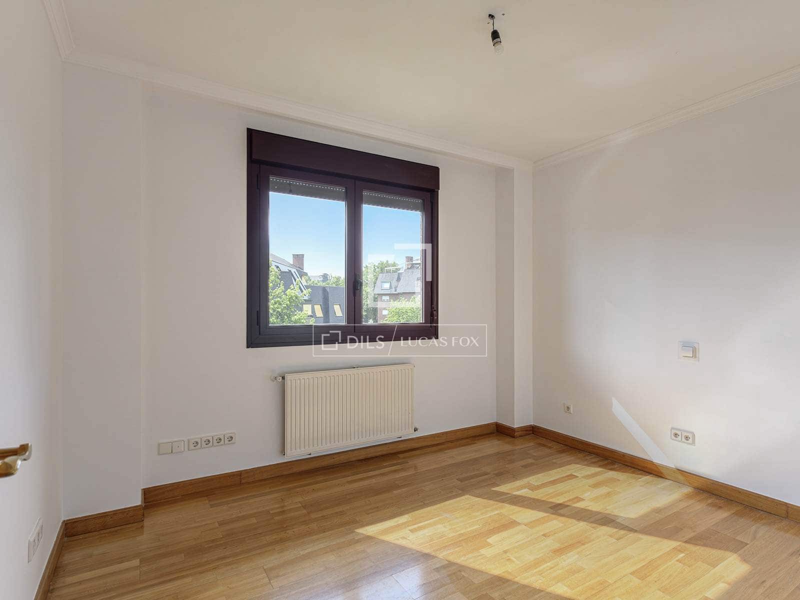 3 bedroom Apartment for rent in Majadahonda with pool garage - € 2,300 (Ref: 9759597)