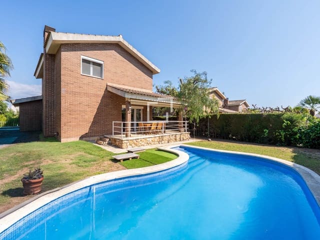 5 slaapkamer Villa te koop in Tarragona stad met garage - € 695.000 (Ref: 9759598)