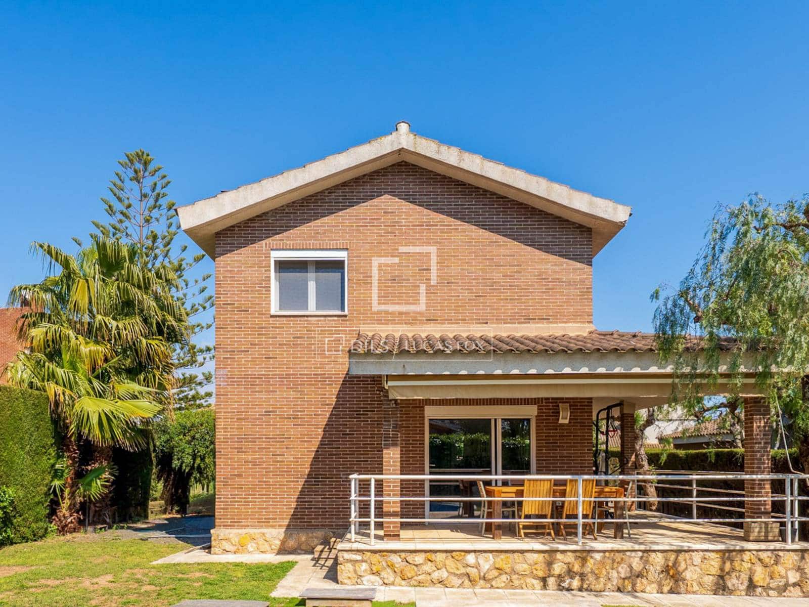 5 slaapkamer Villa te koop in Tarragona stad met garage - € 695.000 (Ref: 9759598)