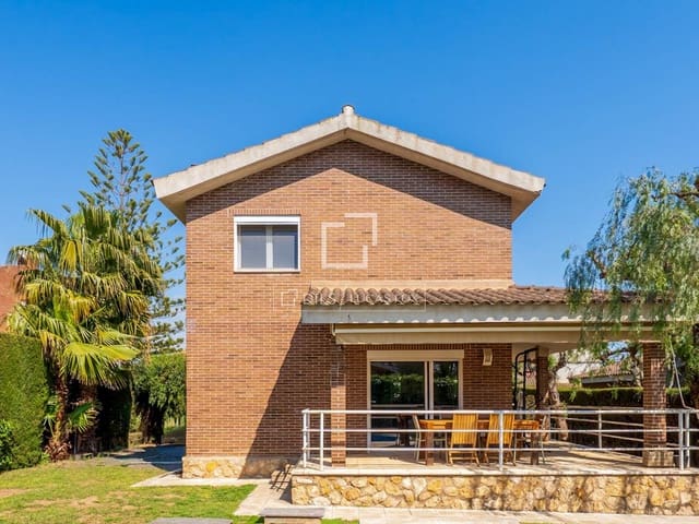 5 slaapkamer Villa te koop in Tarragona stad met garage - € 695.000 (Ref: 9759598)