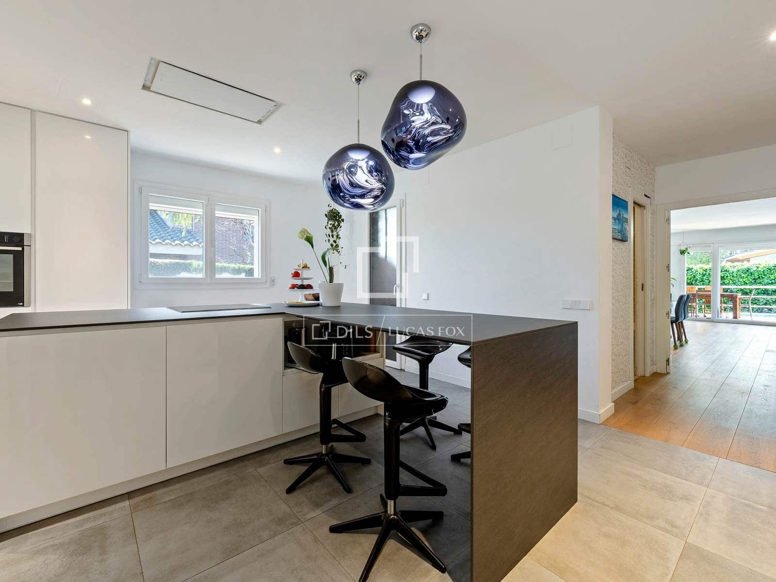 5 slaapkamer Villa te koop in Tarragona stad met garage - € 695.000 (Ref: 9759598)