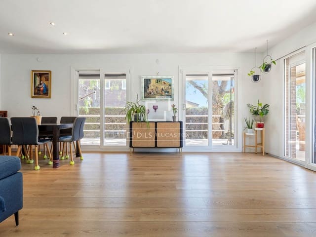 5 slaapkamer Villa te koop in Tarragona stad met garage - € 695.000 (Ref: 9759598)