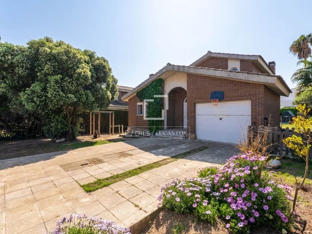 5 slaapkamer Villa te koop in Tarragona stad met garage - € 695.000 (Ref: 9759598)