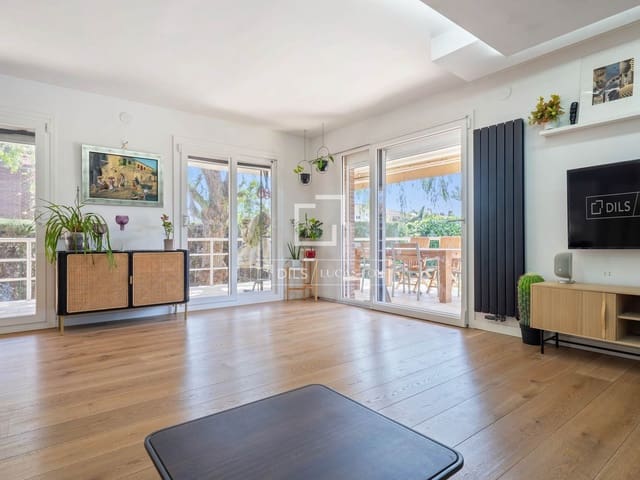 5 slaapkamer Villa te koop in Tarragona stad met garage - € 695.000 (Ref: 9759598)