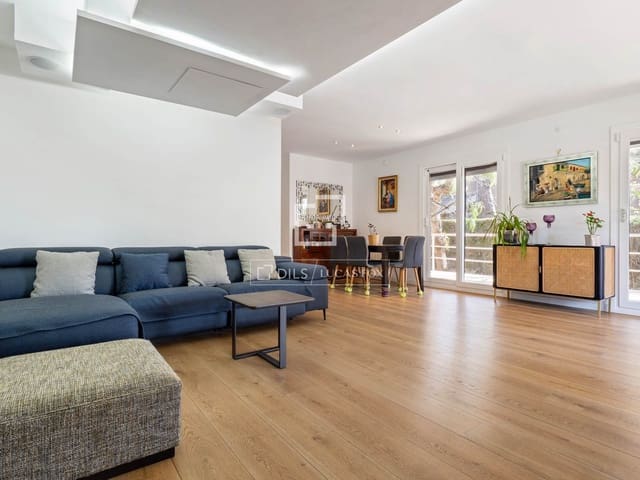 5 slaapkamer Villa te koop in Tarragona stad met garage - € 695.000 (Ref: 9759598)