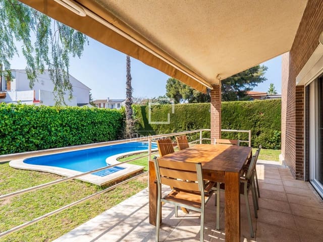 5 slaapkamer Villa te koop in Tarragona stad met garage - € 695.000 (Ref: 9759598)