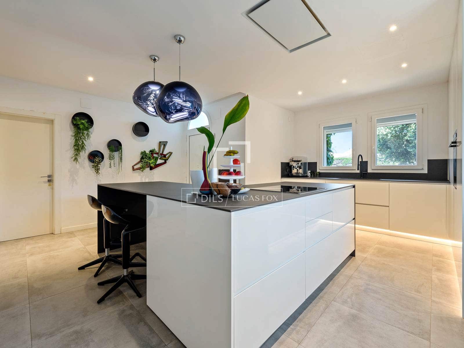 5 slaapkamer Villa te koop in Tarragona stad met garage - € 695.000 (Ref: 9759598)