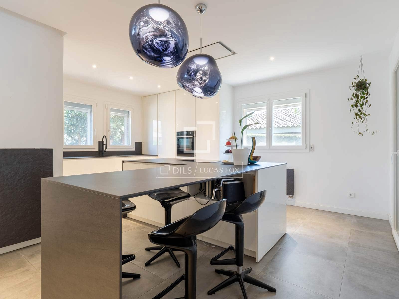 5 slaapkamer Villa te koop in Tarragona stad met garage - € 695.000 (Ref: 9759598)