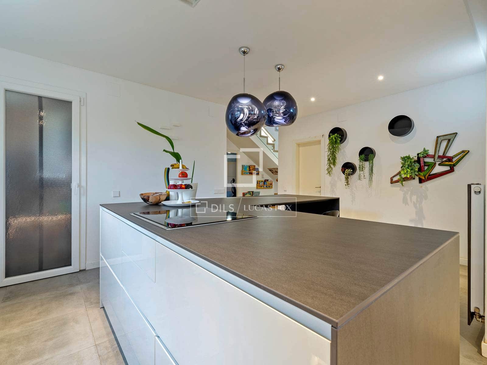 5 slaapkamer Villa te koop in Tarragona stad met garage - € 695.000 (Ref: 9759598)