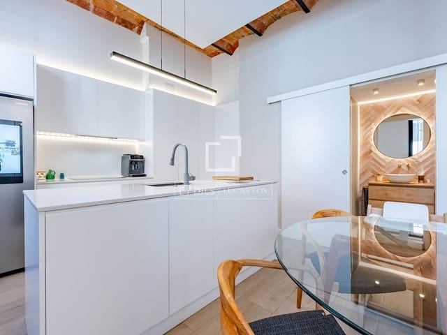 2 sovrum Villa till salu i Cornellà de Llobregat - 590 000 € (Ref: 9759602)