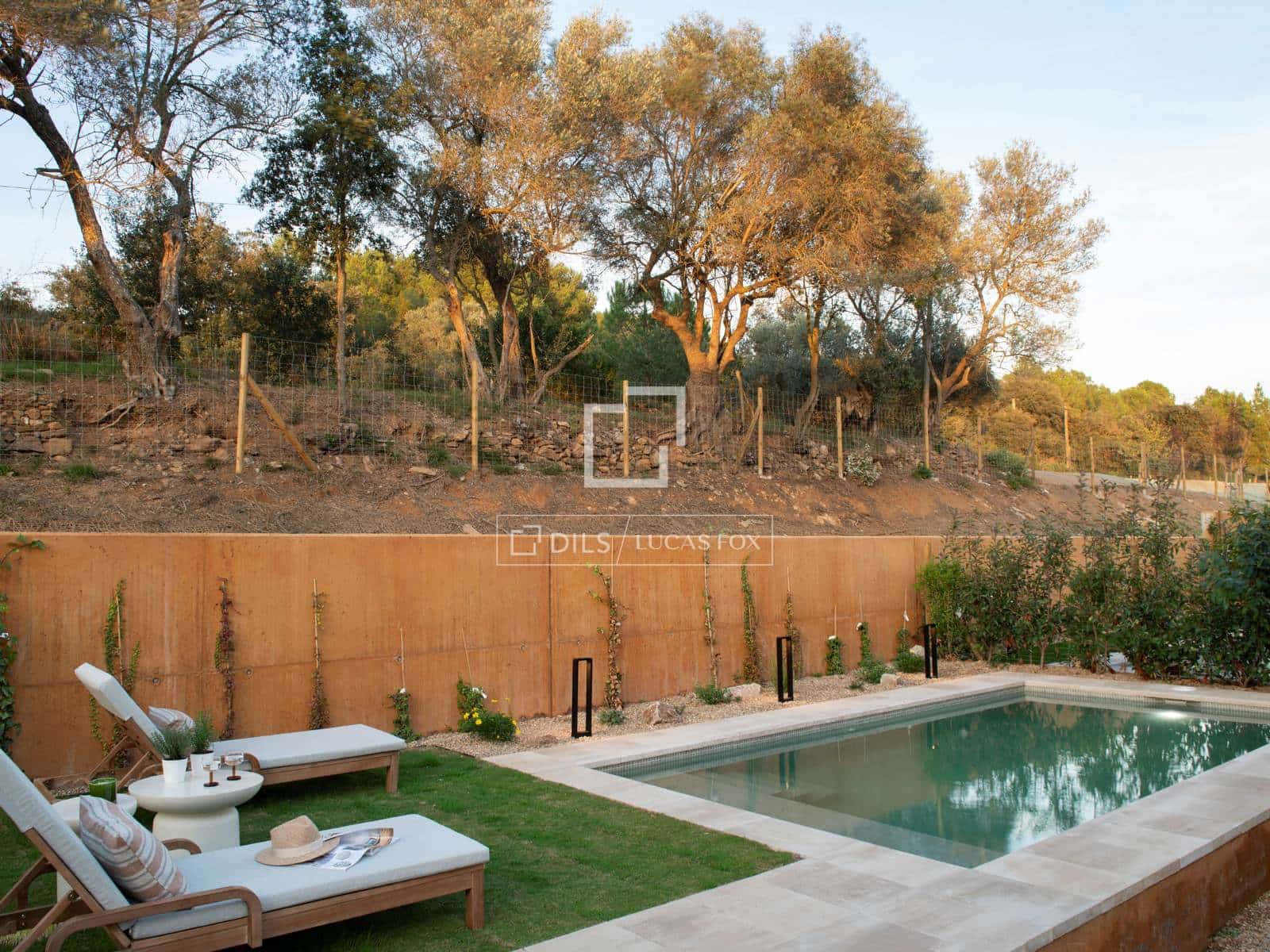 4 bedroom Villa for sale in Regencos with pool garage - € 857,050 (Ref: 9761260)