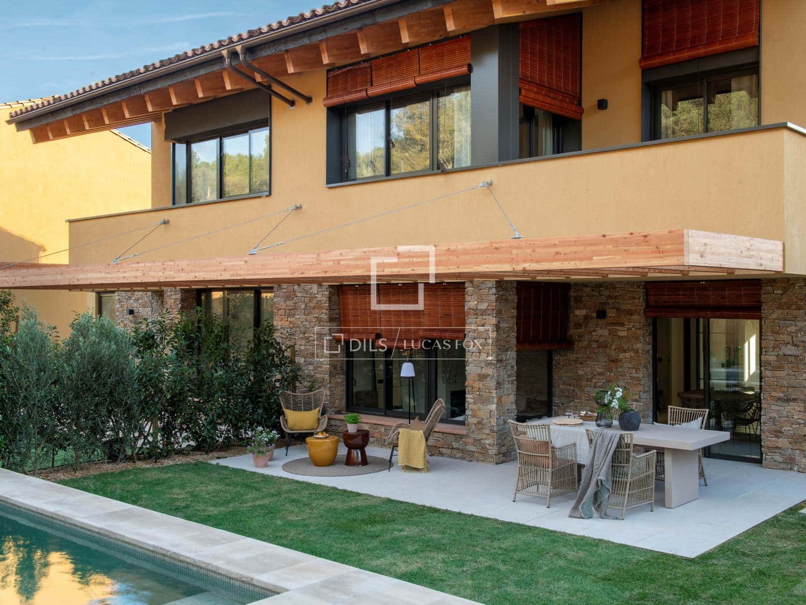 4 bedroom Villa for sale in Regencos with pool garage - € 857,050 (Ref: 9761260)