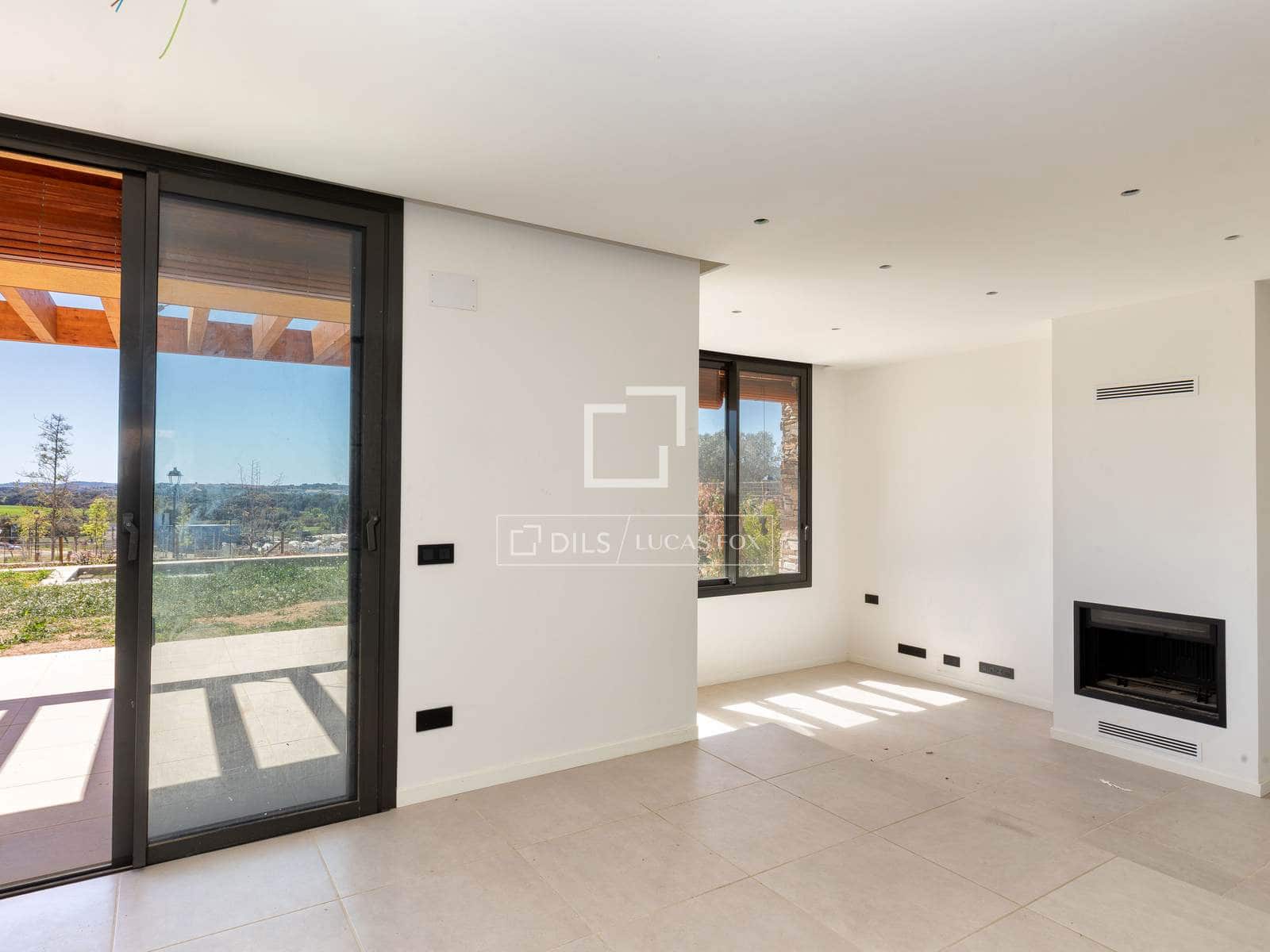 4 soverom Villa til salgs i Regencos med svømmebasseng garasje - € 834 850 (Ref: 9761262)
