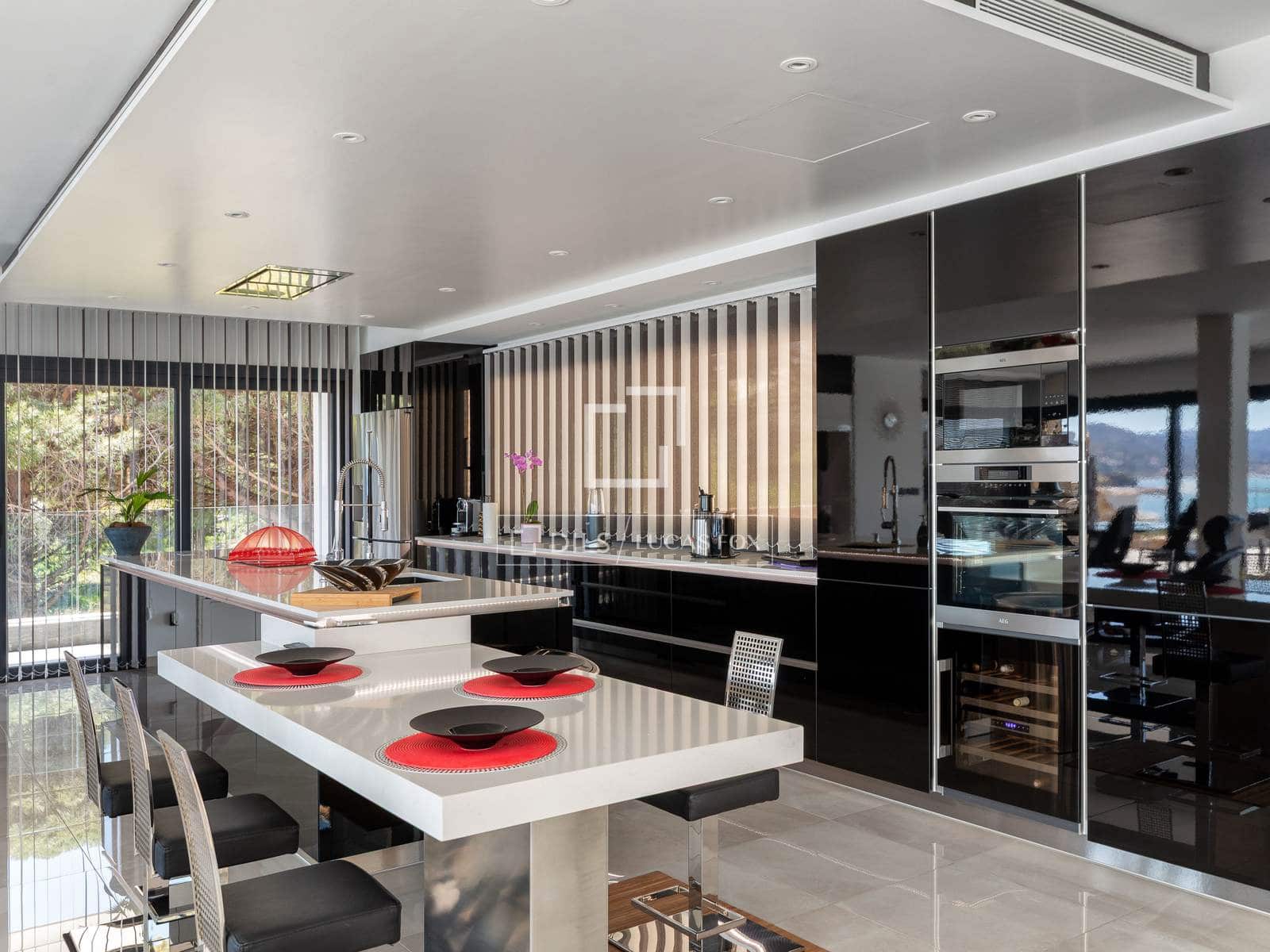 4 soverom Villa til salgs i Llanca med svømmebasseng garasje - € 2 110 000 (Ref: 9761267)