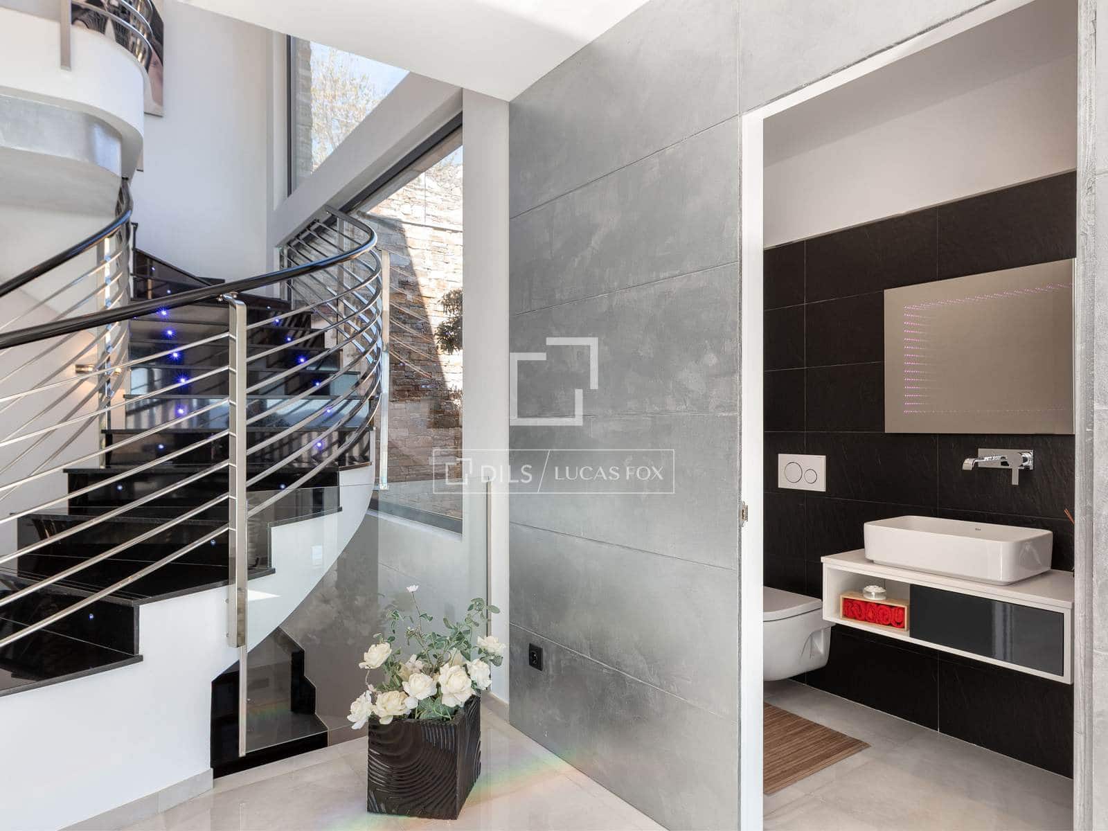 4 soverom Villa til salgs i Llanca med svømmebasseng garasje - € 2 110 000 (Ref: 9761267)