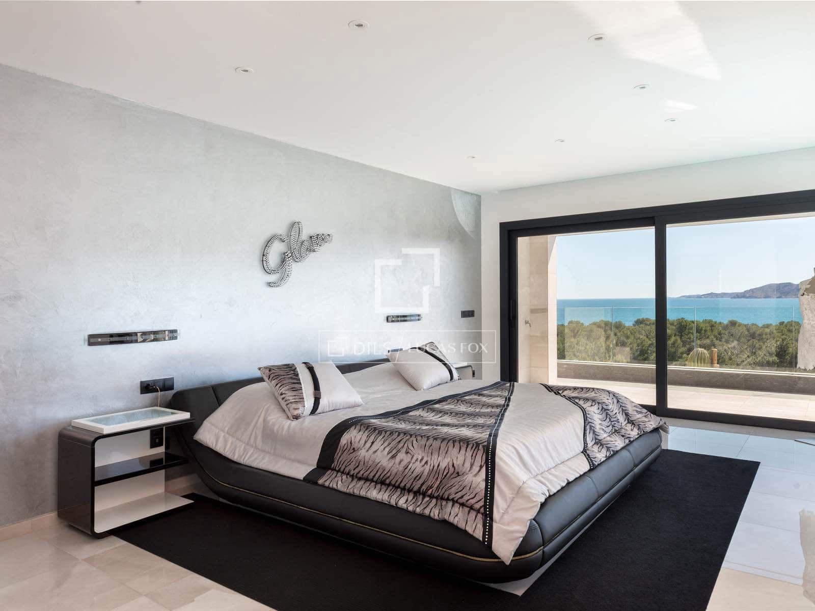 4 soverom Villa til salgs i Llanca med svømmebasseng garasje - € 2 110 000 (Ref: 9761267)