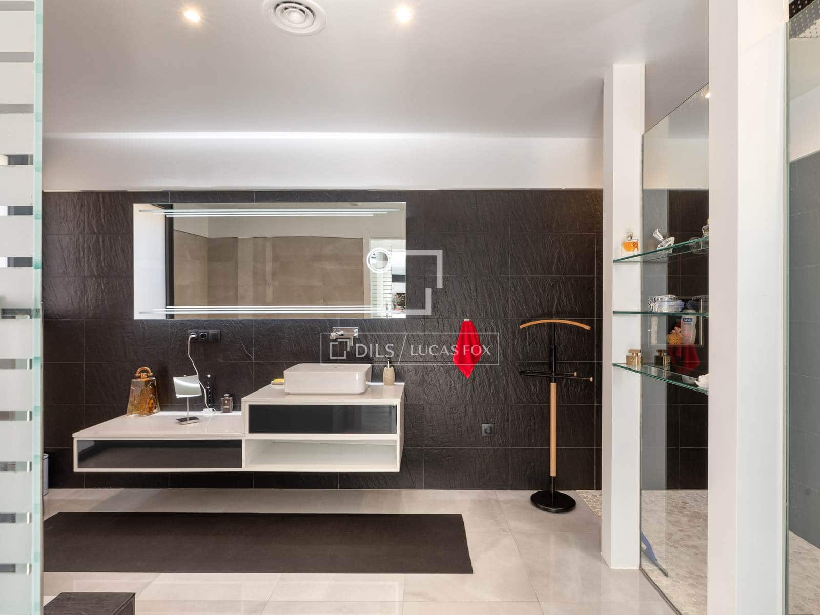 4 soverom Villa til salgs i Llanca med svømmebasseng garasje - € 2 110 000 (Ref: 9761267)