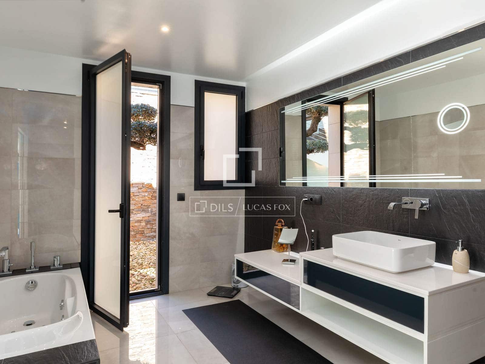 4 soverom Villa til salgs i Llanca med svømmebasseng garasje - € 2 110 000 (Ref: 9761267)