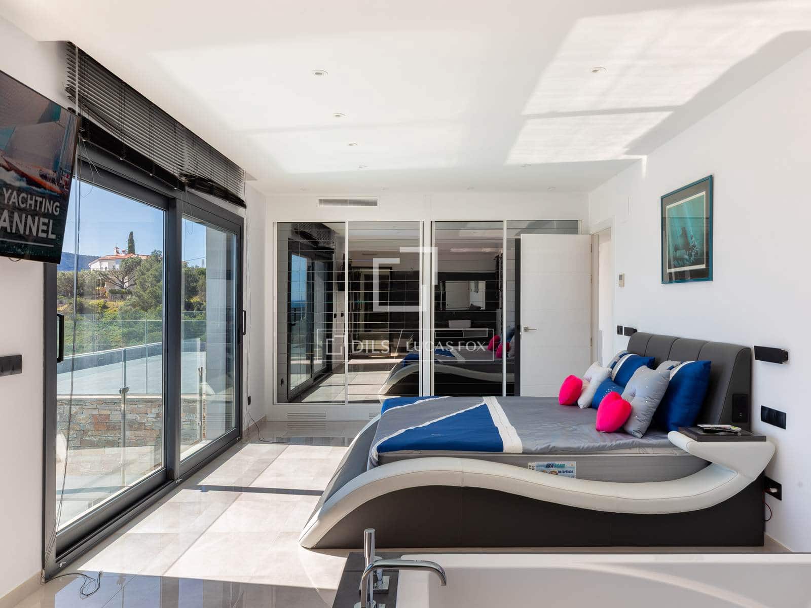 4 soverom Villa til salgs i Llanca med svømmebasseng garasje - € 2 110 000 (Ref: 9761267)