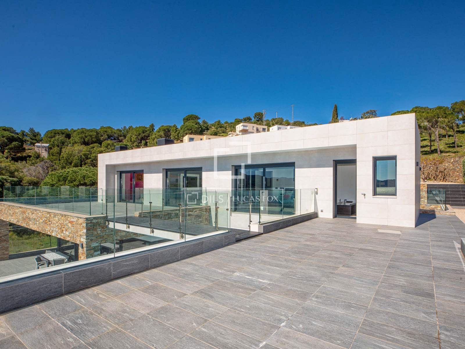 4 soverom Villa til salgs i Llanca med svømmebasseng garasje - € 2 110 000 (Ref: 9761267)