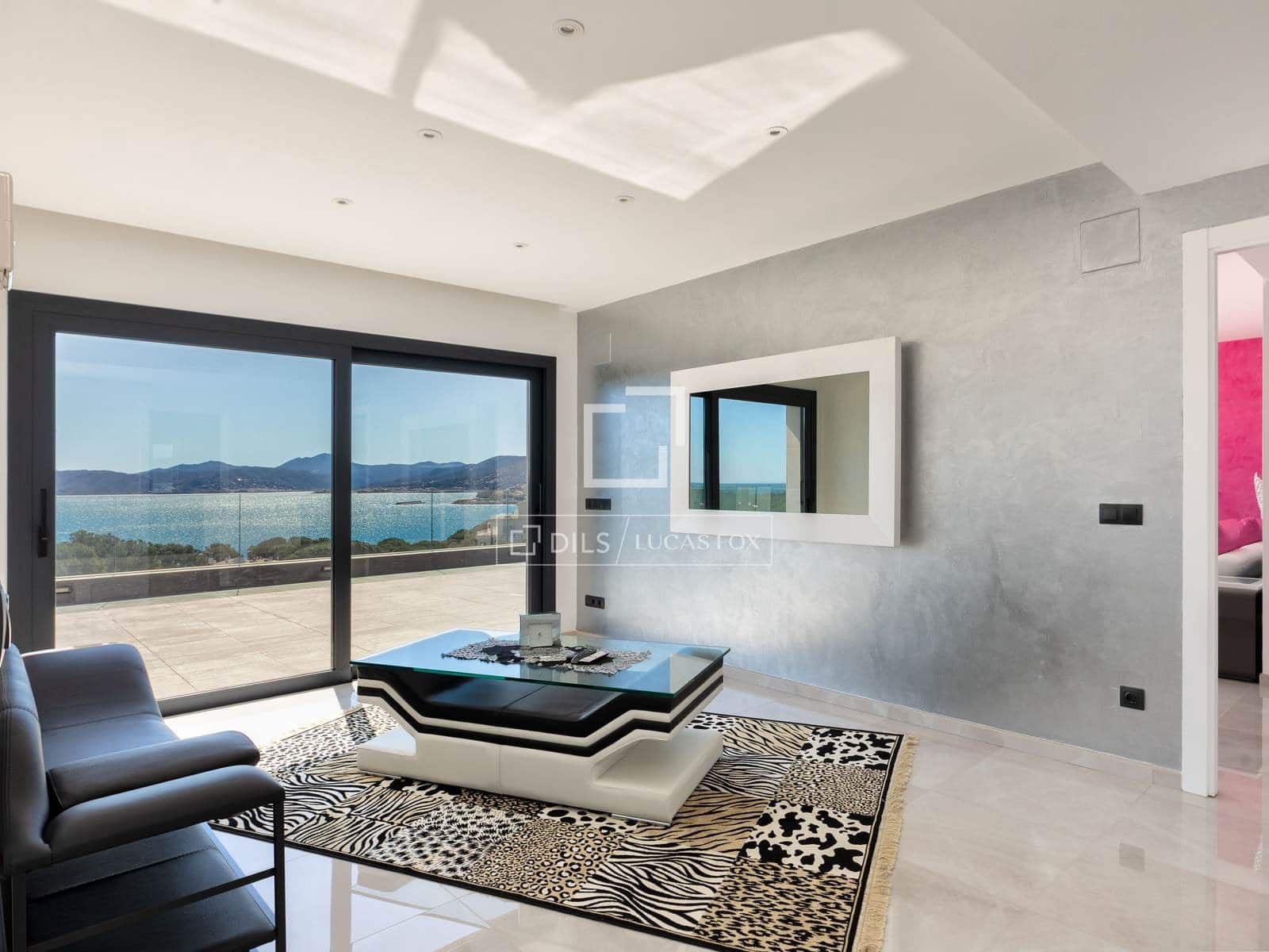 4 soverom Villa til salgs i Llanca med svømmebasseng garasje - € 2 110 000 (Ref: 9761267)