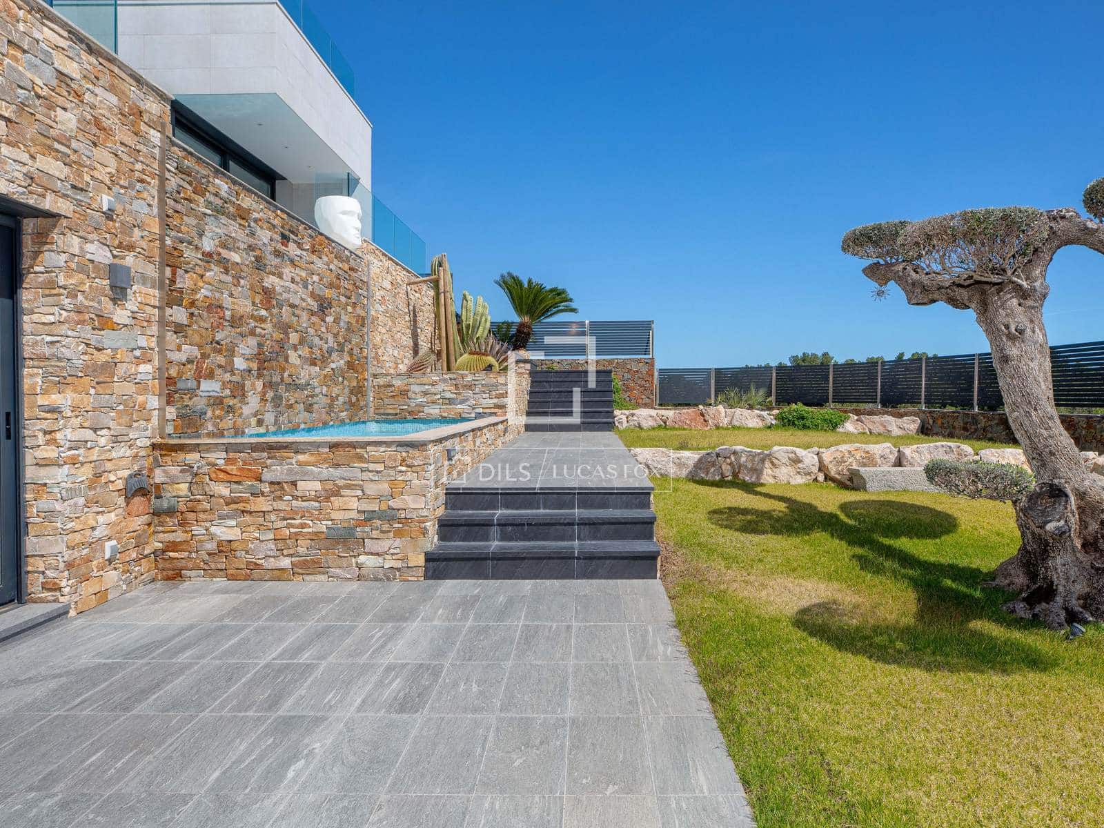 4 soverom Villa til salgs i Llanca med svømmebasseng garasje - € 2 110 000 (Ref: 9761267)