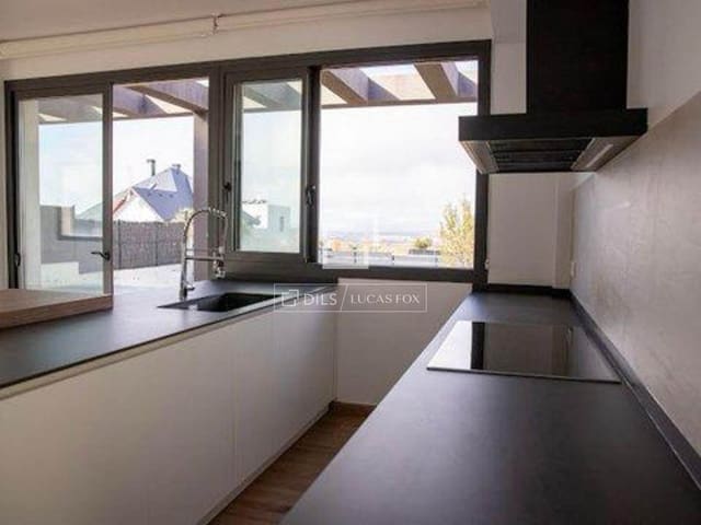 2 sypialnia Willa do wynajęcia w Miasto Madryt z garażem - 4 000 € (Ref: 9761365)