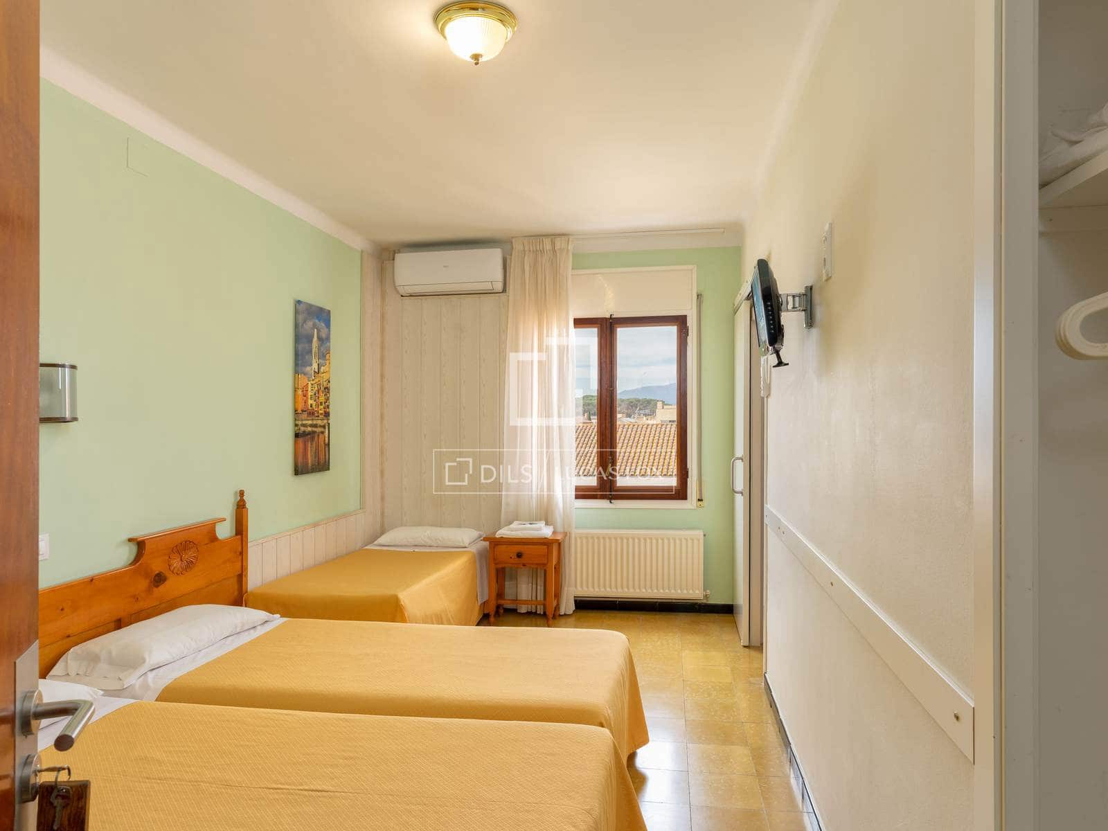 30 bedroom Commercial for sale in Caldes de Malavella with garage - € 950,000 (Ref: 9761366)