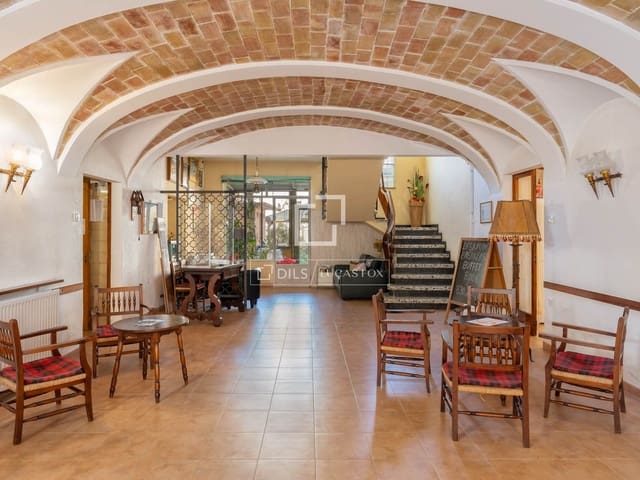 30 makuuhuone Kaupallinen myytävänä paikassa Caldes de Malavella mukana 
autotalli - 950 000 € (Ref: 9761366)