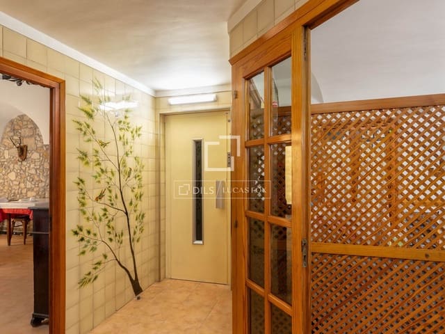 30 slaapkamer Commercieel te koop in Caldes de Malavella met garage - € 950.000 (Ref: 9761366)