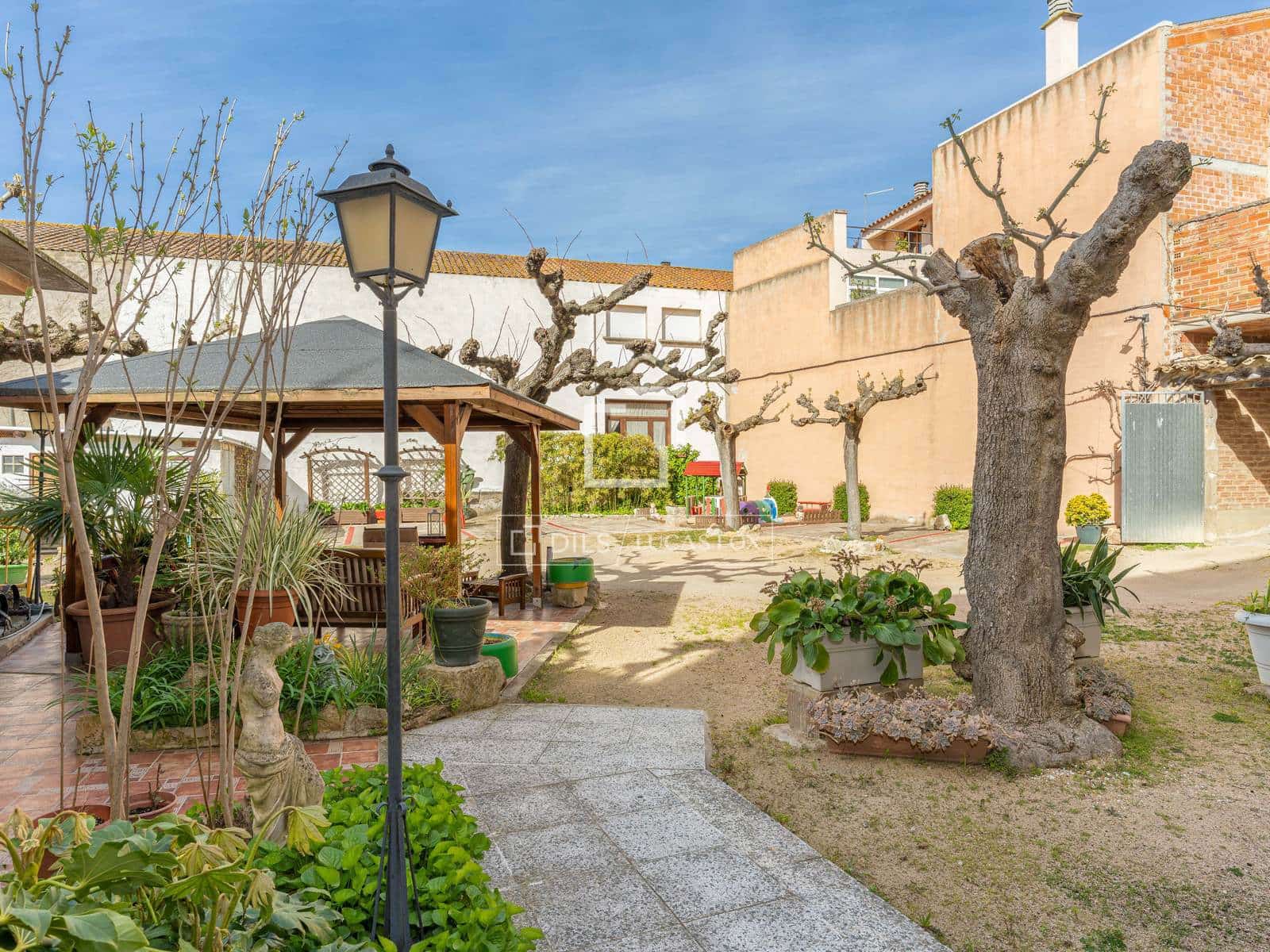 30 bedroom Commercial for sale in Caldes de Malavella with garage - € 950,000 (Ref: 9761366)