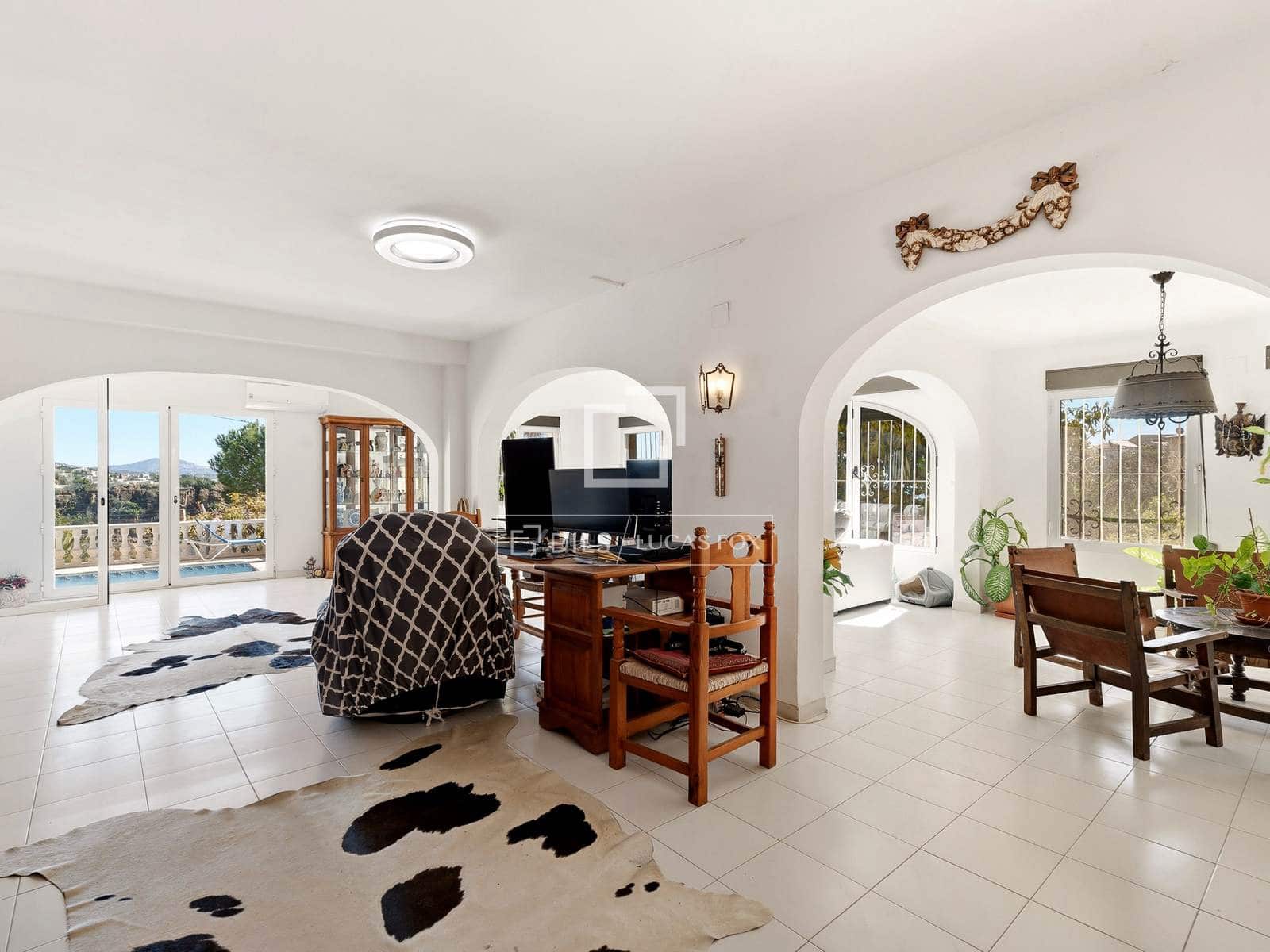 6 soveværelse Villa til salg i Calpe / Calp med swimmingpool garage - € 890.000 (Ref: 9761481)