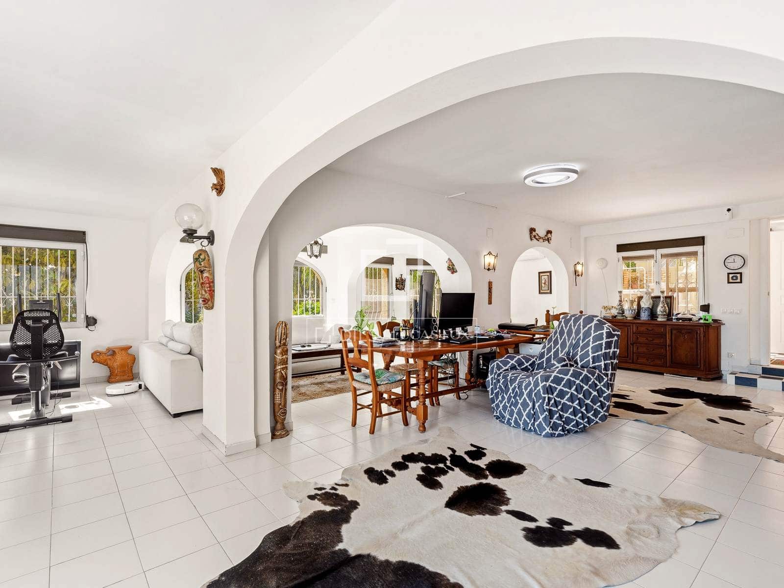 6 soveværelse Villa til salg i Calpe / Calp med swimmingpool garage - € 890.000 (Ref: 9761481)