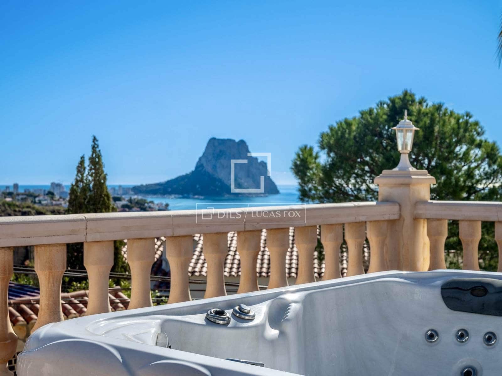 6 soveværelse Villa til salg i Calpe / Calp med swimmingpool garage - € 890.000 (Ref: 9761481)