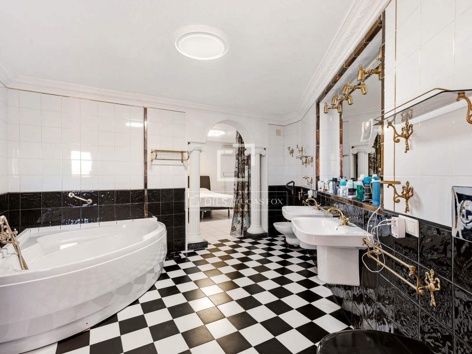 6 soveværelse Villa til salg i Calpe / Calp med swimmingpool garage - € 890.000 (Ref: 9761481)