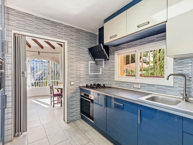 6 soveværelse Villa til salg i Calpe / Calp med swimmingpool garage - € 890.000 (Ref: 9761481)