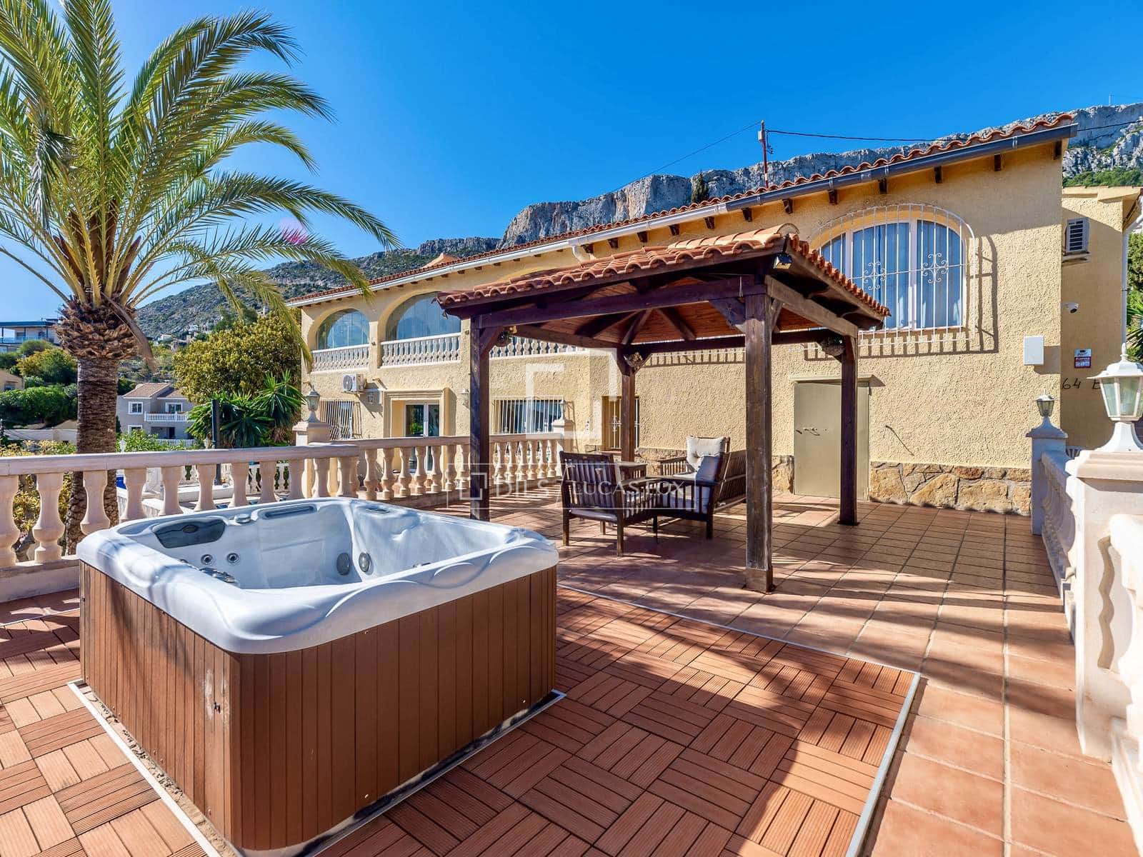 6 soveværelse Villa til salg i Calpe / Calp med swimmingpool garage - € 890.000 (Ref: 9761481)