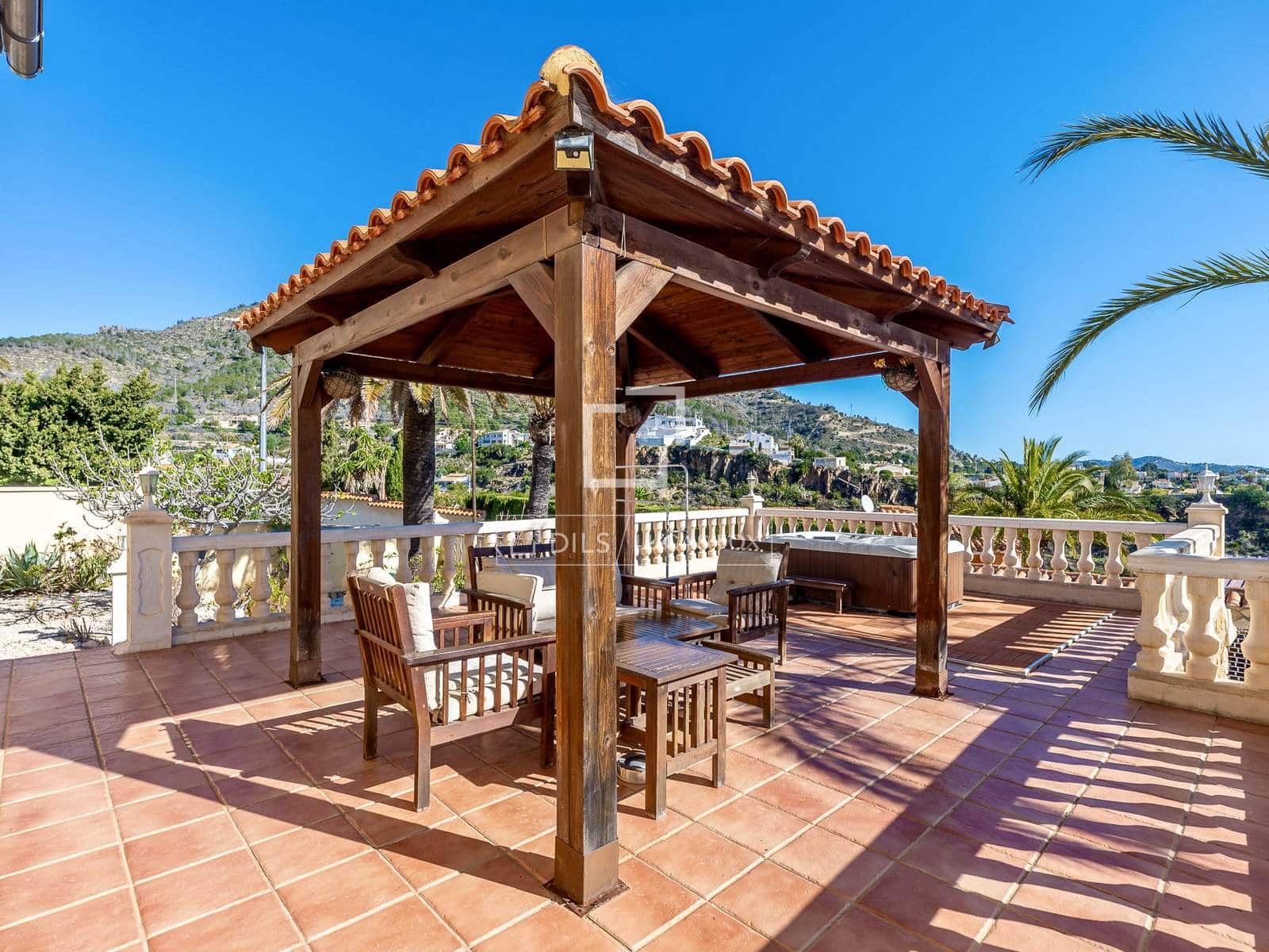 6 soveværelse Villa til salg i Calpe / Calp med swimmingpool garage - € 890.000 (Ref: 9761481)