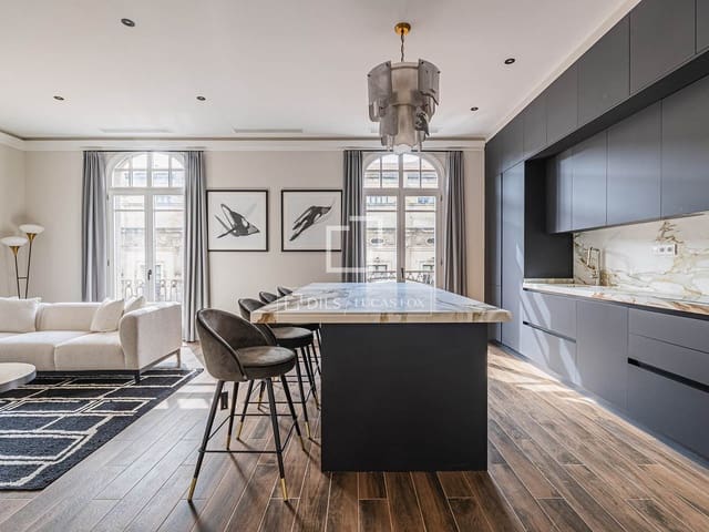 3 soveværelse Lejlighed til salg i Barcelona by - € 1.190.000 (Ref: 9766822)