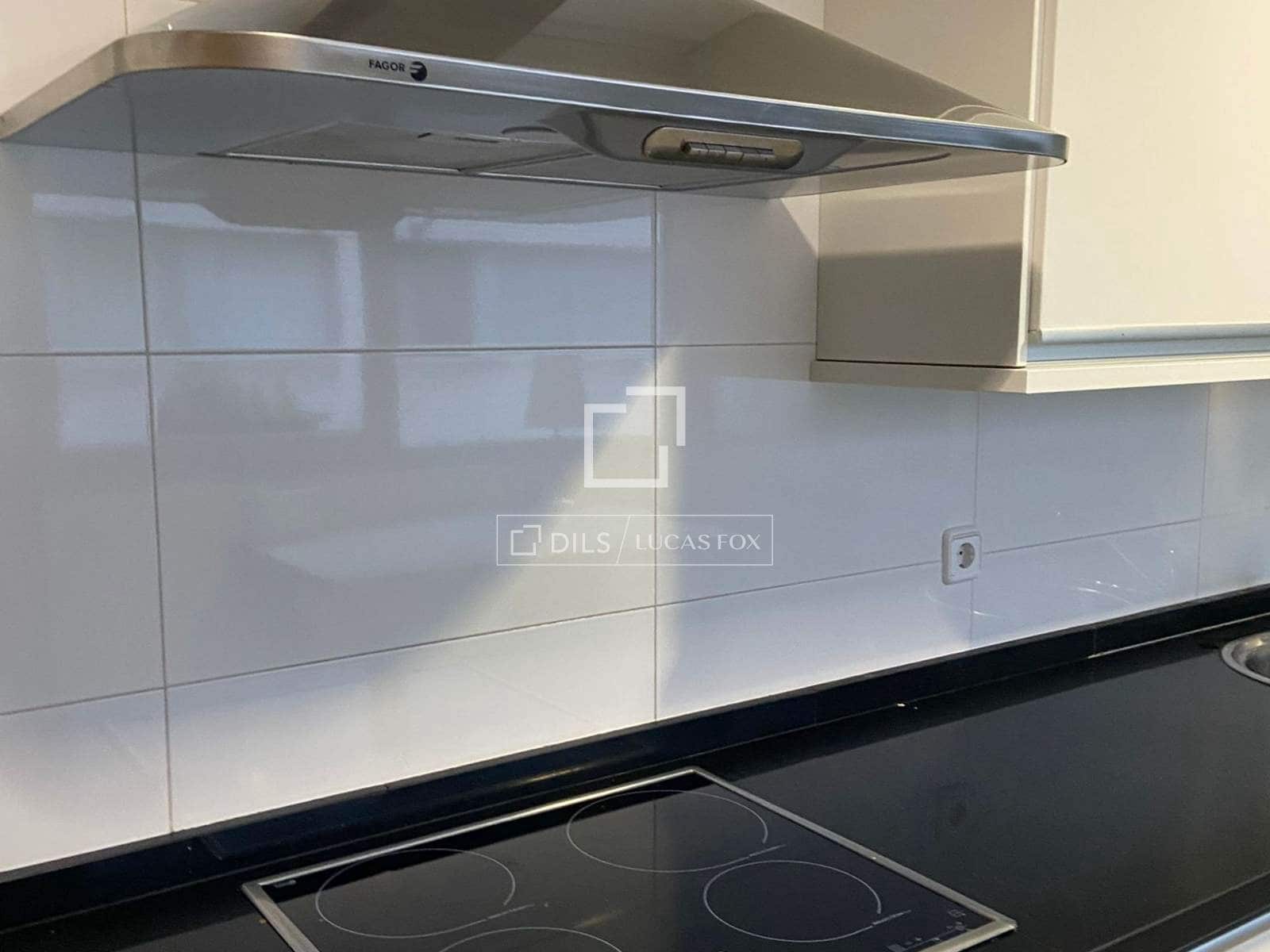 Appartement de 2 chambres à louer à Madrid ville avec piscine garage - 2 250 € (Ref: 9769927)