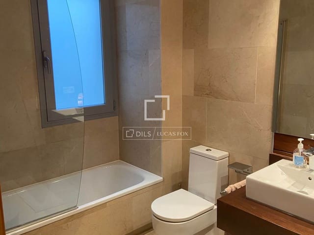 Appartement de 2 chambres à louer à Madrid ville avec piscine garage - 2 250 € (Ref: 9769927)