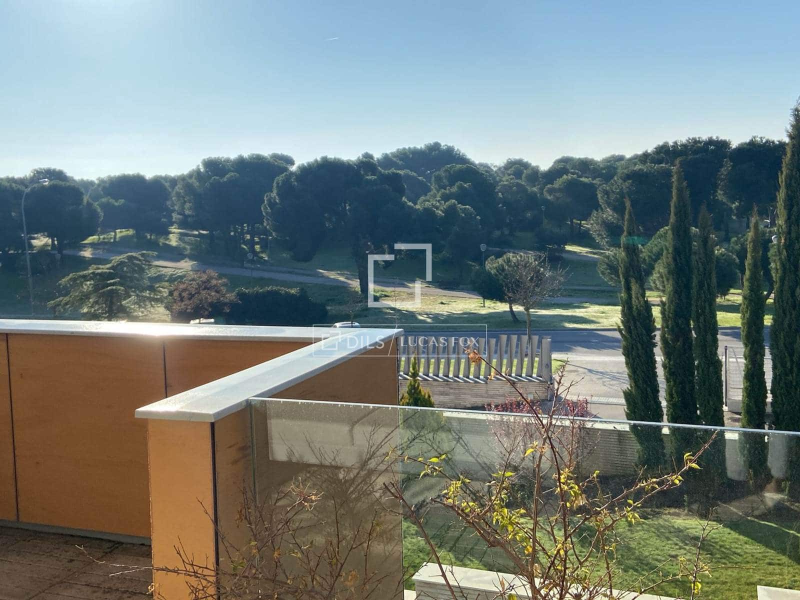 Appartement de 2 chambres à louer à Madrid ville avec piscine garage - 2 250 € (Ref: 9769927)