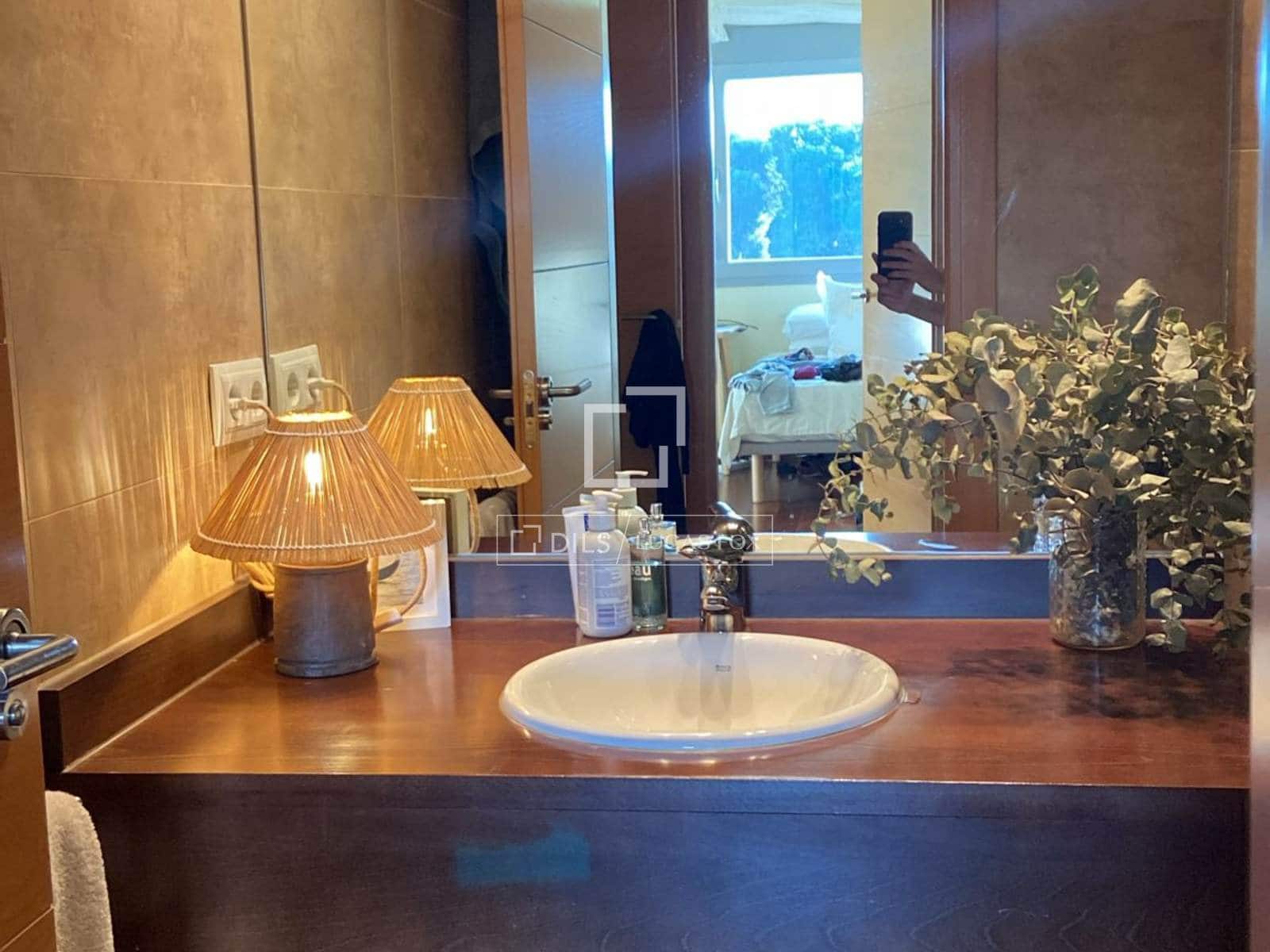 Appartement de 2 chambres à louer à Madrid ville avec piscine garage - 2 250 € (Ref: 9769927)