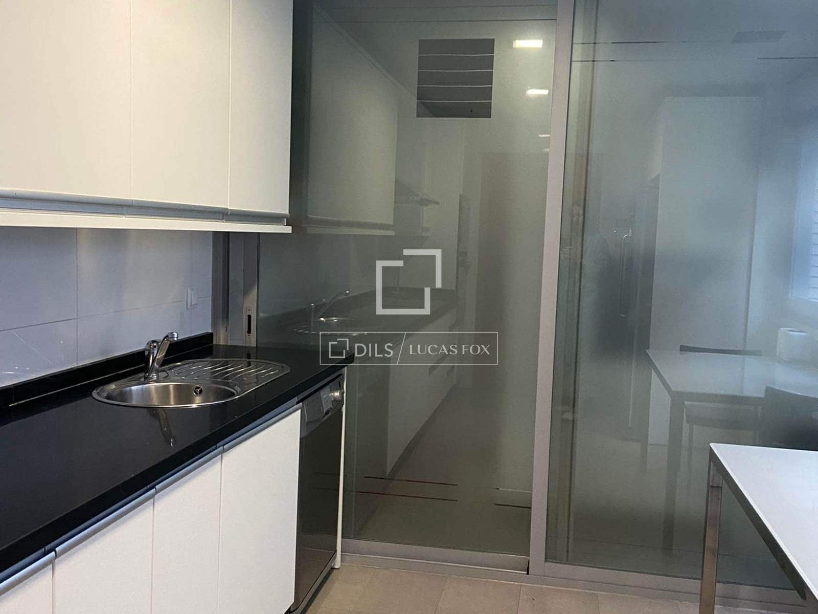 Appartement de 2 chambres à louer à Madrid ville avec piscine garage - 2 250 € (Ref: 9769927)