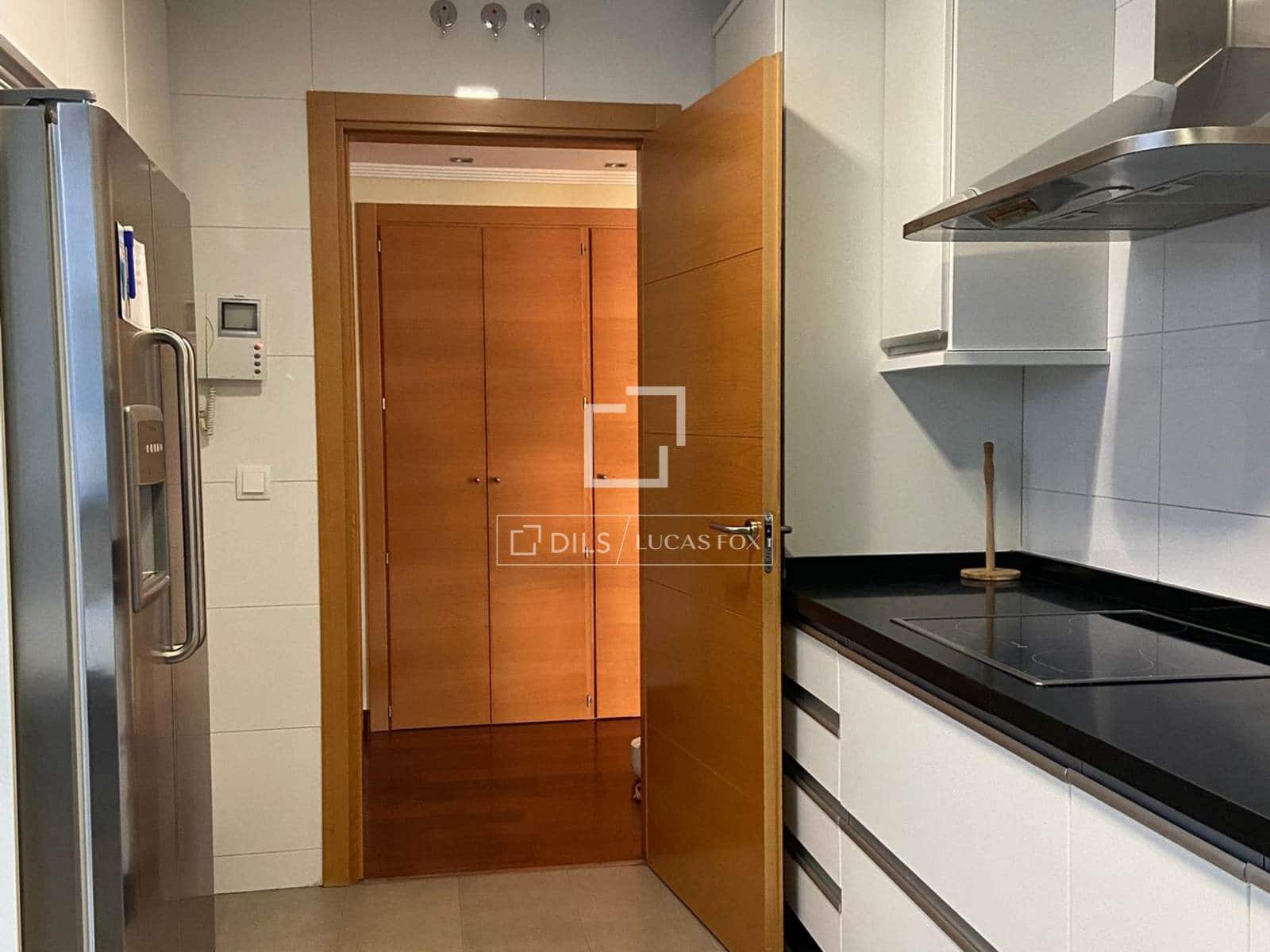 Appartement de 2 chambres à louer à Madrid ville avec piscine garage - 2 250 € (Ref: 9769927)